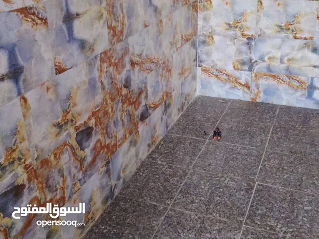السلام عليكم متوفر بيت للايجار غرفتين وستقبال وهول و مطبخ وصحيات كاملة وطارمة بيت مابية كل نقص ابد ك