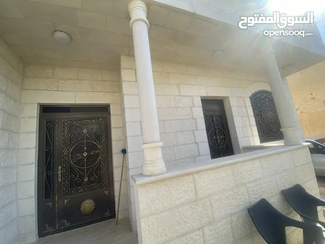 150 m2 4 Bedrooms Townhouse for Sale in Salt Al Balqa'