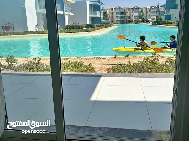 sh- شالية للبيع في الساحل الشمالي راس الحكمة مساحه 110م تشطيب كامل بالفرش و الاجهزه في قرية فوكاباي