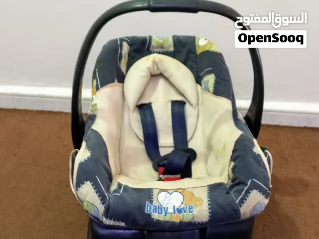 كرسي اطفال للسيارة