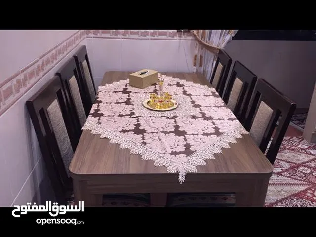طاولة من عند Istikbal جديدة غير مستعملة تفتتح تصير 12 كرسي بداعي السفر مرتبة كتير