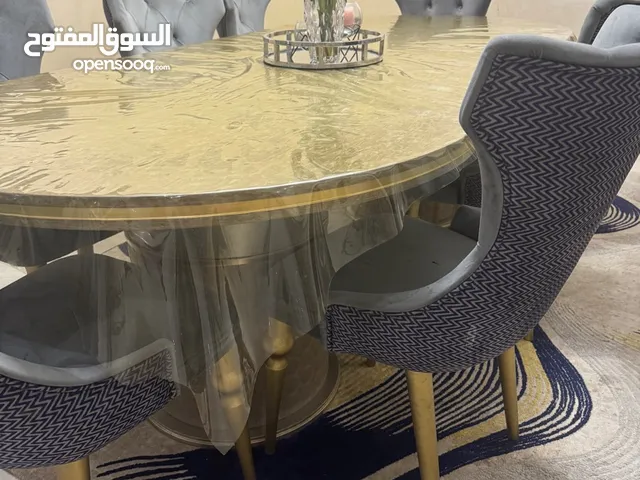 طاولة الطعام خشب الماني تكفي 8 أشخاص A German wood dining table for 8 Collection is rectangular