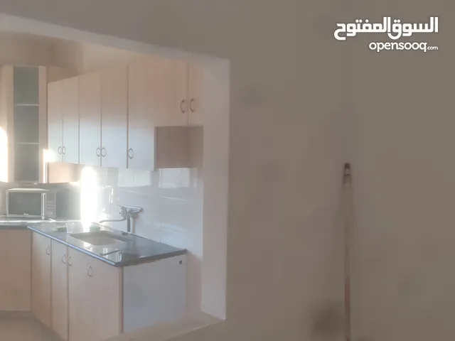 شقة للايجار مساحتها 90