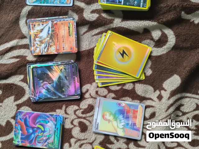 مجموعة بطاقات بوكيمون منوعة ونادرة (Charizard, VMAX, VSTAR) لهواة التجميع