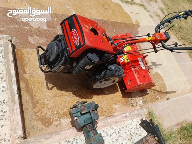 1995 Harvesting Agriculture Equipments in Tripoli