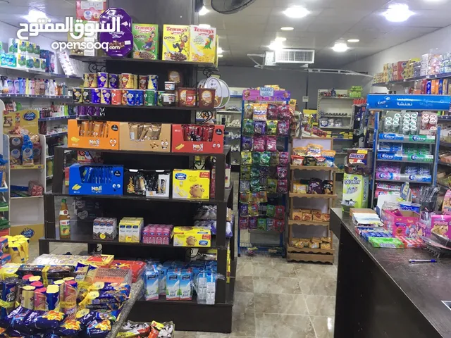 سوبر ماركت يعمل بشكل جيد للبيع بكافة معداته وبضاعتة لعدم التفرغ