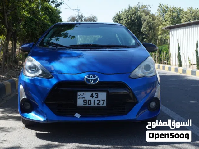 2015 تويوتا بريوس Prius C