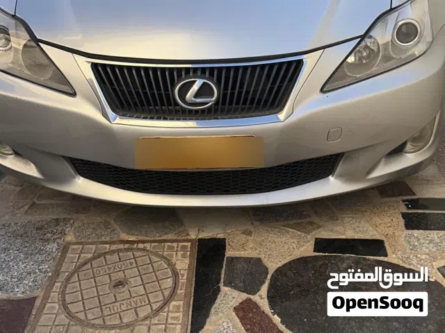 لكزس IS 250 موديل 2006 كوبيه لون أسمنتي بحالة جيدة مع مواصفات أمريكية
