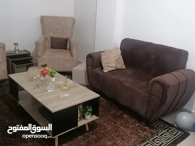 طقم كنب مع طقم طاولات مودرن