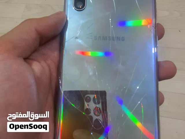 نوت 10 بلس مموج الذاكره 256GB الرام 12GB مشرخ الخلفيه فقط لا مطبع ولا منقط مضمون وبسعر عرطه 99 الف