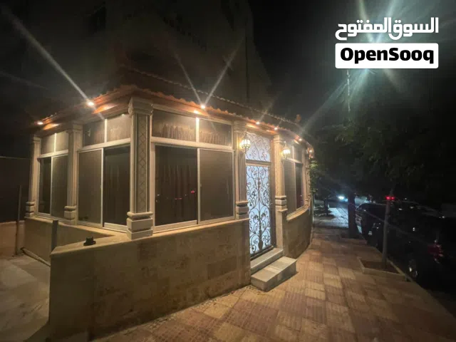 شقة أرضية فاخرة للبيع   منطقة طارق / طبربور قريبة من محطة باص السريع  خلف عريفة مول