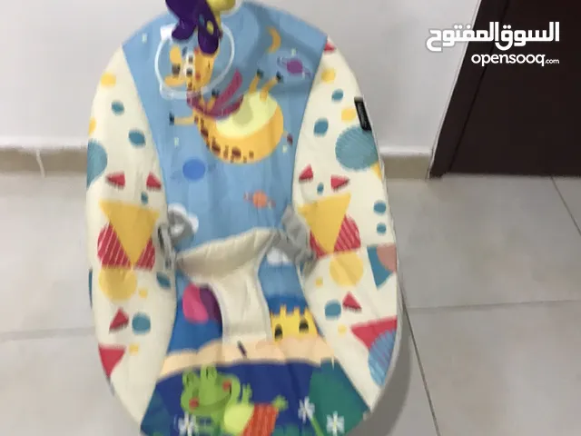 Center point baby bouncing chair