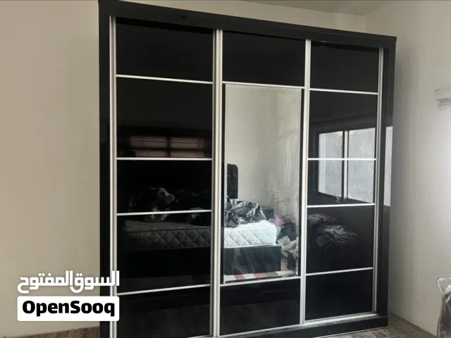غرفة نوم بحالة الجديد