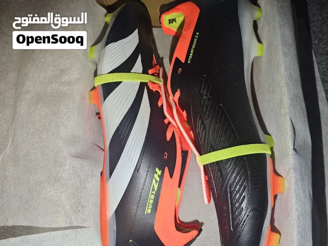 حذاء كرة القدم اديداس