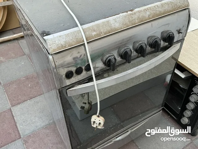 طباخة و فرن مستخدمين للبيع ( قابل للتفاوض ) Used Cooker and Oven for sale (negotiable)