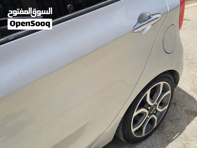 2014 كيا بيكانتو Standard