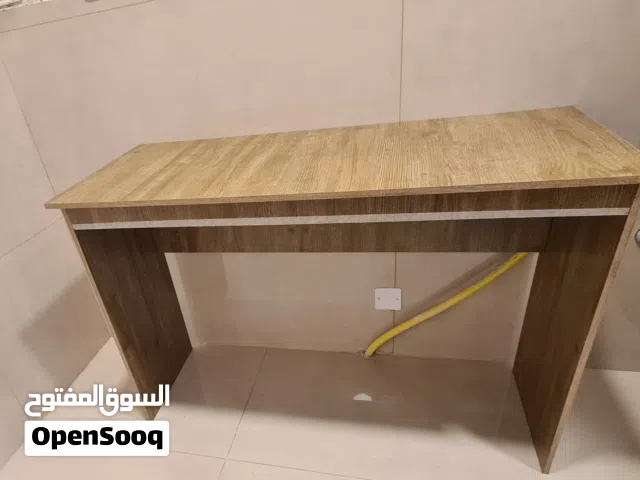 مكتب او طاولة بحاله ممتازة