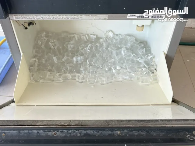 للبيع مكينة صانع الثلاج بجوده ممتازة