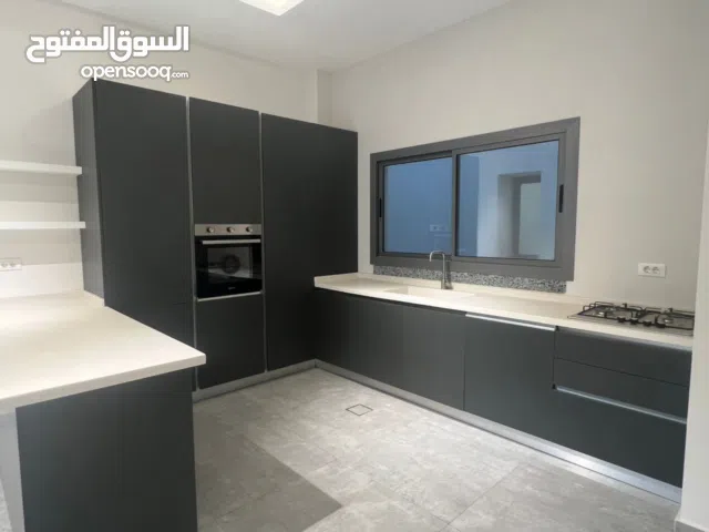 مبني 4 أدوار مع بيزمنت واستديو للبيع – منطقة السياحية بن غرسة موقع راقٍ وقريب من جميع الخدمات