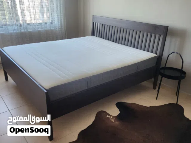 تخت حجم كنج مع فرشة و خزانة جانبية King Size Bed and mattress