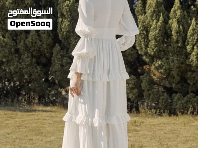 فستان ابيض مميز