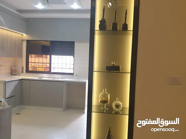 شقة للبيع في طبربور قرب جامعة العلوم الاسلامية. مساحة 156 متر مربع