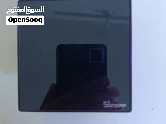 بلك كهرباء ذكي تكدر تشغل من خلال تلفون ضوء تطفيه  وثاني ضوء متحسس يتحسس الحركة ويشتغل