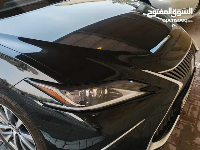 لكزس ES 300H 2020 فل اوبشن لون اسود جلد تحكمات فتحه سقف سياره فخمه