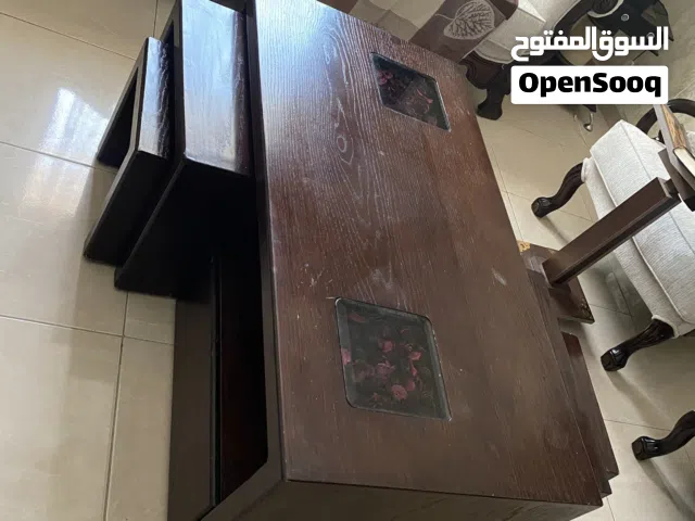 طاولة مع 4 طاولات صغار للبيع مستعمل الموقع طبربور ابو عليا