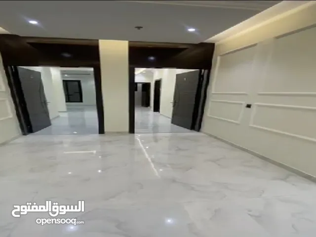 للإيجار شقه ثلث غرف فاخره شرق الرياض حي القادسية