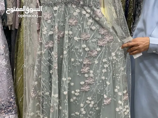 فستان زواج  فخم مقاس كبير ينفع لأم عريس أو عروس