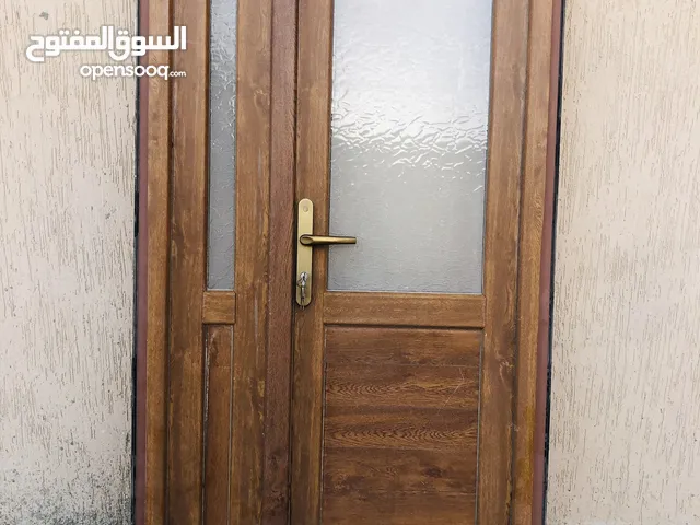 باب بي في سي شبه جديد