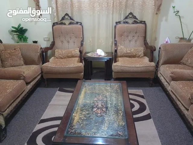 كنب وطقم طاولات وسجادة وبرادي للبيع