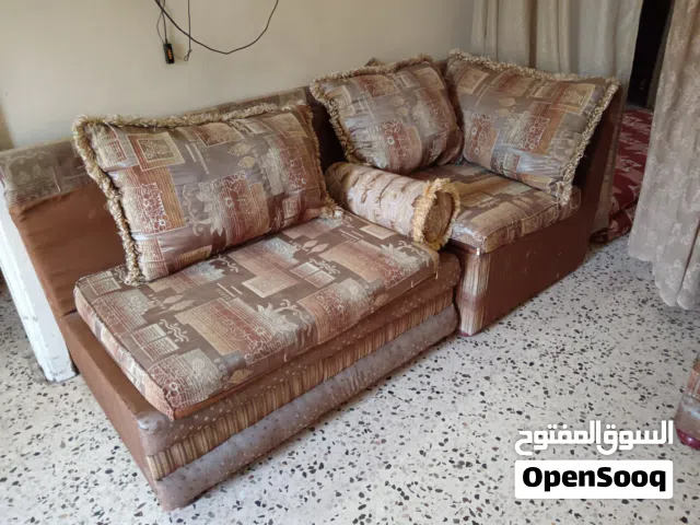 مجلس خليجي 16 مقعد مع 10 مخدات و 4 ركايات بسعر حرق 90 دينار