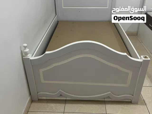 سرير للبيع هيكل سرير بدون مرتبة