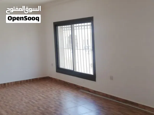 مكتب تجاري /المنطقه التجاريه الثالثه مقابل كافتيريا المهندس