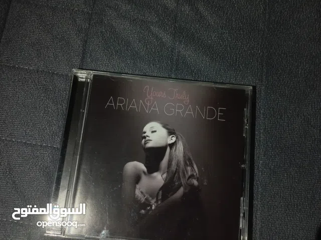 “ألبوم أريانا غراندي CD – بحالة ممتازة للبيع”
