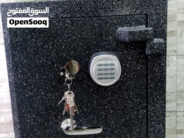 مصري للقاصات وخزنات بيع ونقل وشراء جميع انواع القاصات جديد ومستعمل بحاله الوكاله افضل القاصات الثقيل