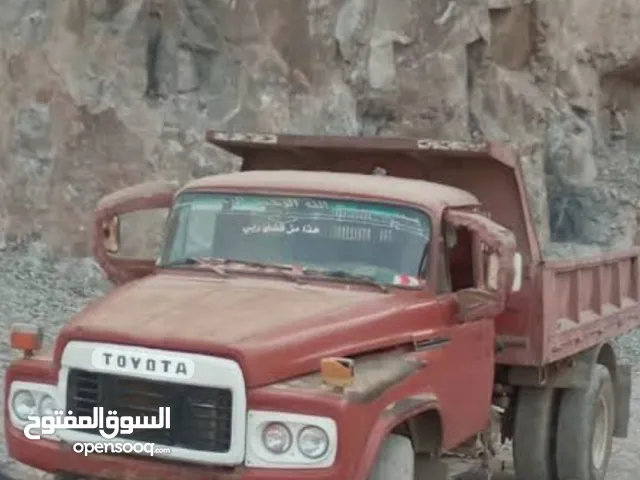 قلاب احمر نضيف جداً جداً موديل 1984
