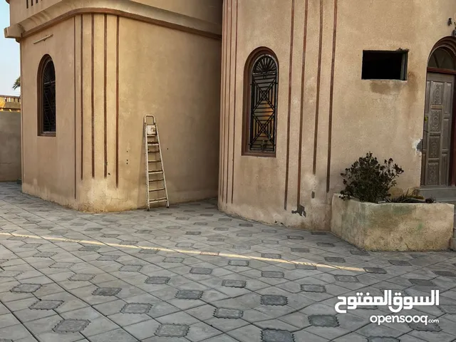 بيت للبيع موقع جميل عمر بيت اكثر من 20 سنه