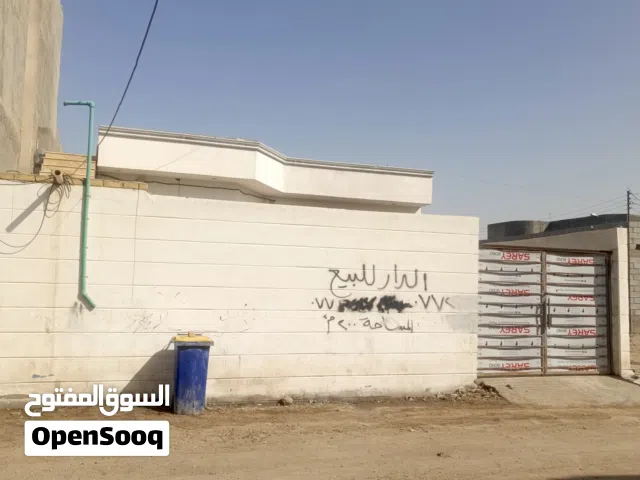 بيت للبيع مساحه 200 قريب على الشارع الرئيسي الأربع سايدات