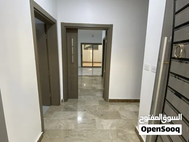 560 m2 More than 6 bedrooms Villa for Rent in Tripoli Al-Serraj