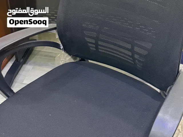 مكتب وكرسي