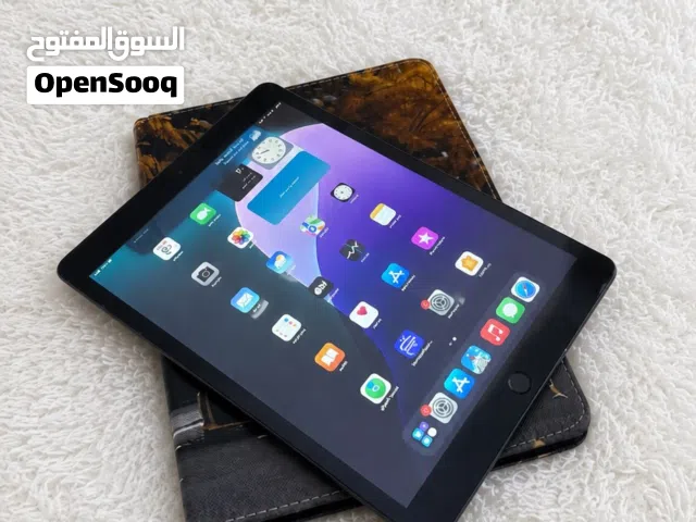 آيباد 7 من أبل بحالة ممتازة 32 جيجابايت شاشة 10.2 إنش مع شاحن