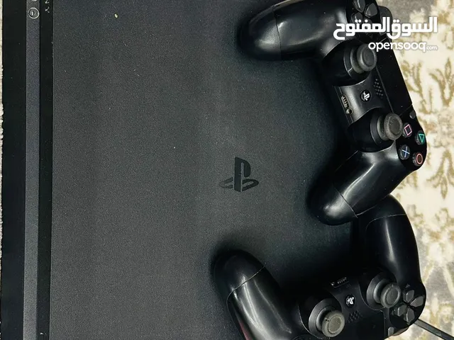 بلايستيشن 4 مستعمل بس نظيف ومحافظ عليه