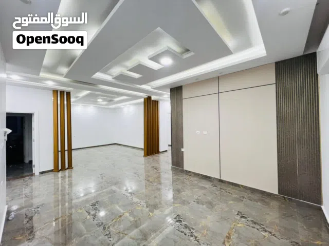 شقه ارضيه بمدخل خاص حديثه حاجه مشاء الله