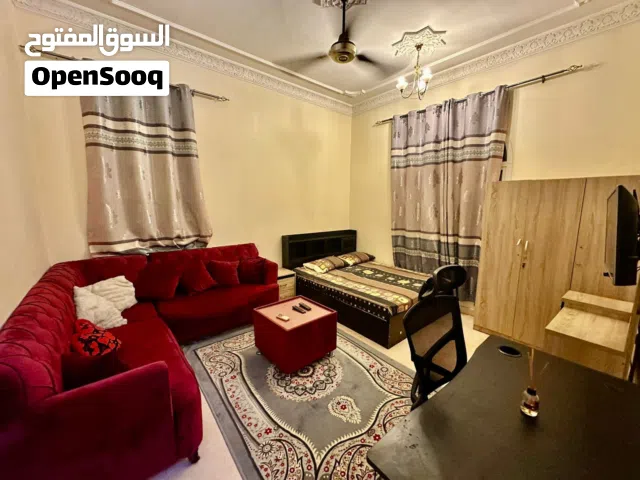 غرفة مفروشة (بدون مطبخ ) بالغبرة الشمالية خلف محطة نفط عمان قريب شارع 18 نوفمبر