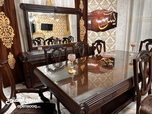 غرفة سفرة قطعتين مكونه من طاولة 8كراسي ودنسوار  خشب زاان استعمال بسيط  بحالة الوكالة