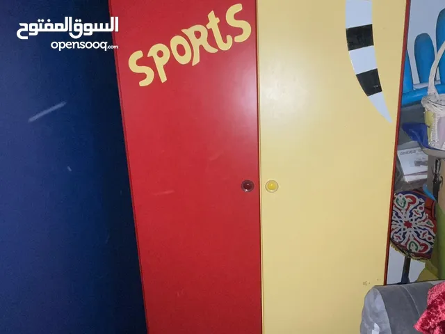 اشتري 1+1 و احصل على الثاني مجانًا دولاب للأولاد بحالة شبه جديدة و أريكة للبنات الصغيرات
