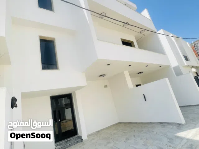 195 m2 4 Bedrooms Apartments for Sale in Tripoli Al-Serraj